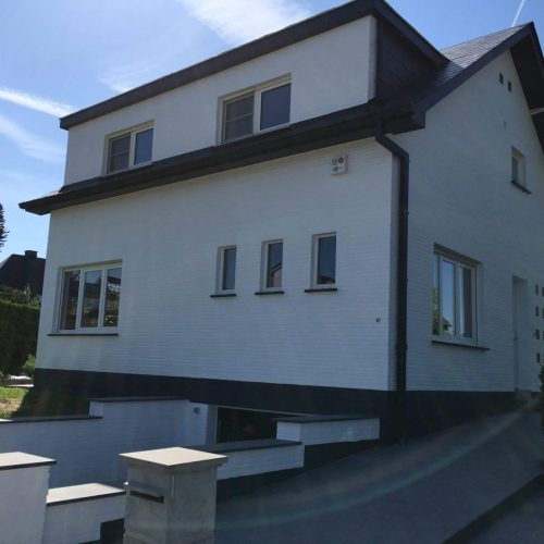 avant-apres-couverture-en-ardoises-artificielles-depassants-en-cedral-board-et-peinture-facades-11-scaled-1536x1152