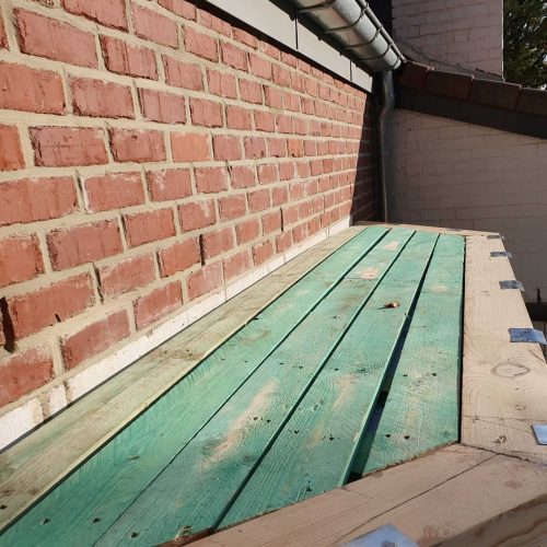 chantier-Lasne-suite-charpente-couverture-tuiles-terre-cuite-rives-ardoises-naturelles-lucarne-zinc-bow-window-zinc-13