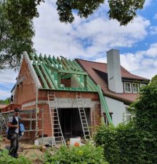 chantier lasne suite charpente couverture tuiles terre cuite rives ardoises naturelles lucarne zinc bow window zinc 8 655x545