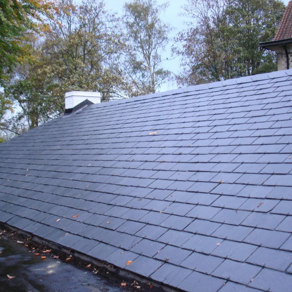 couverture-en-ardoises-naturelles-chantier-a-1180-bruxelles-1-scaled-1536x1152