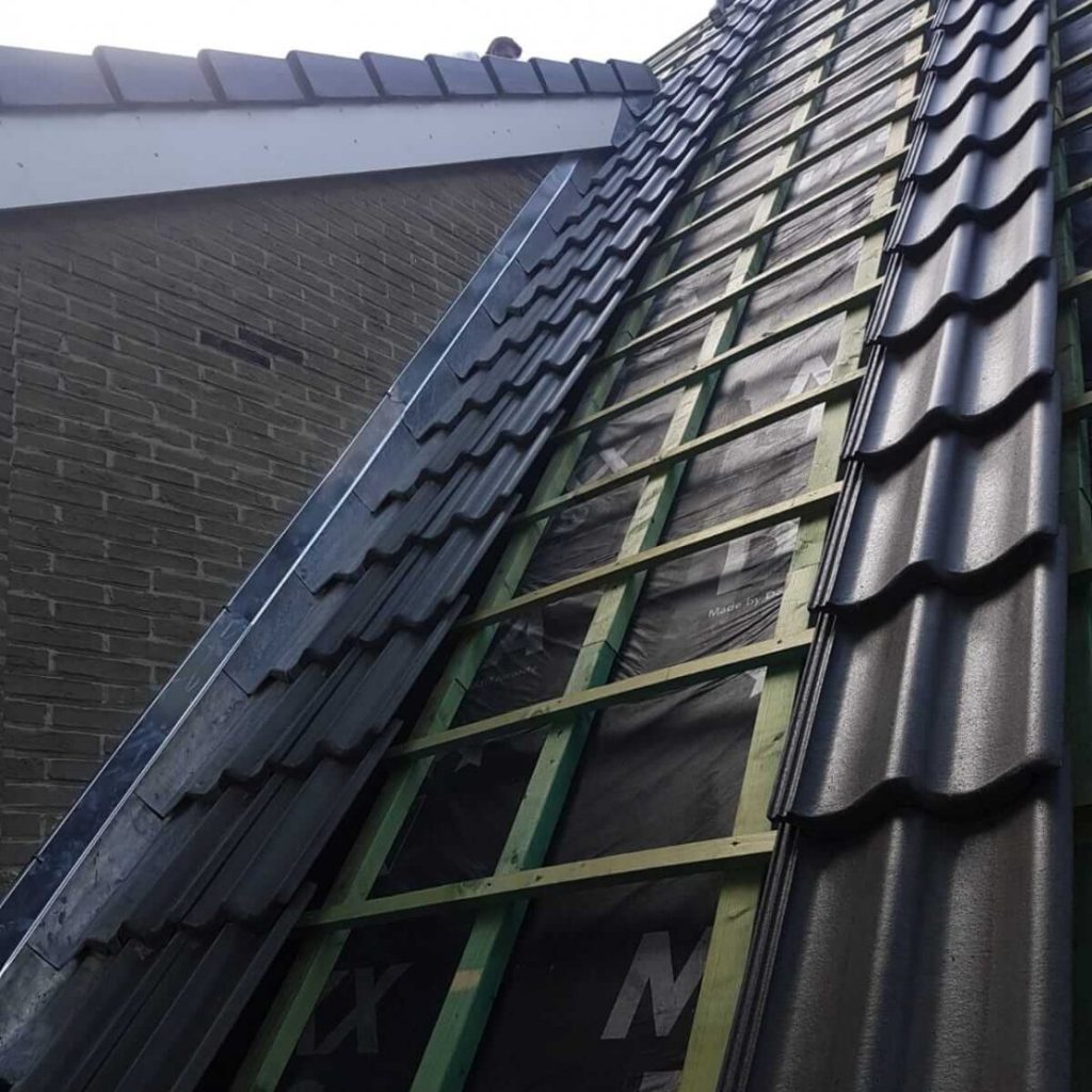 couverture-en-tuiles-en-micro-beton-chantier-a-kraainem-3-1116x1488