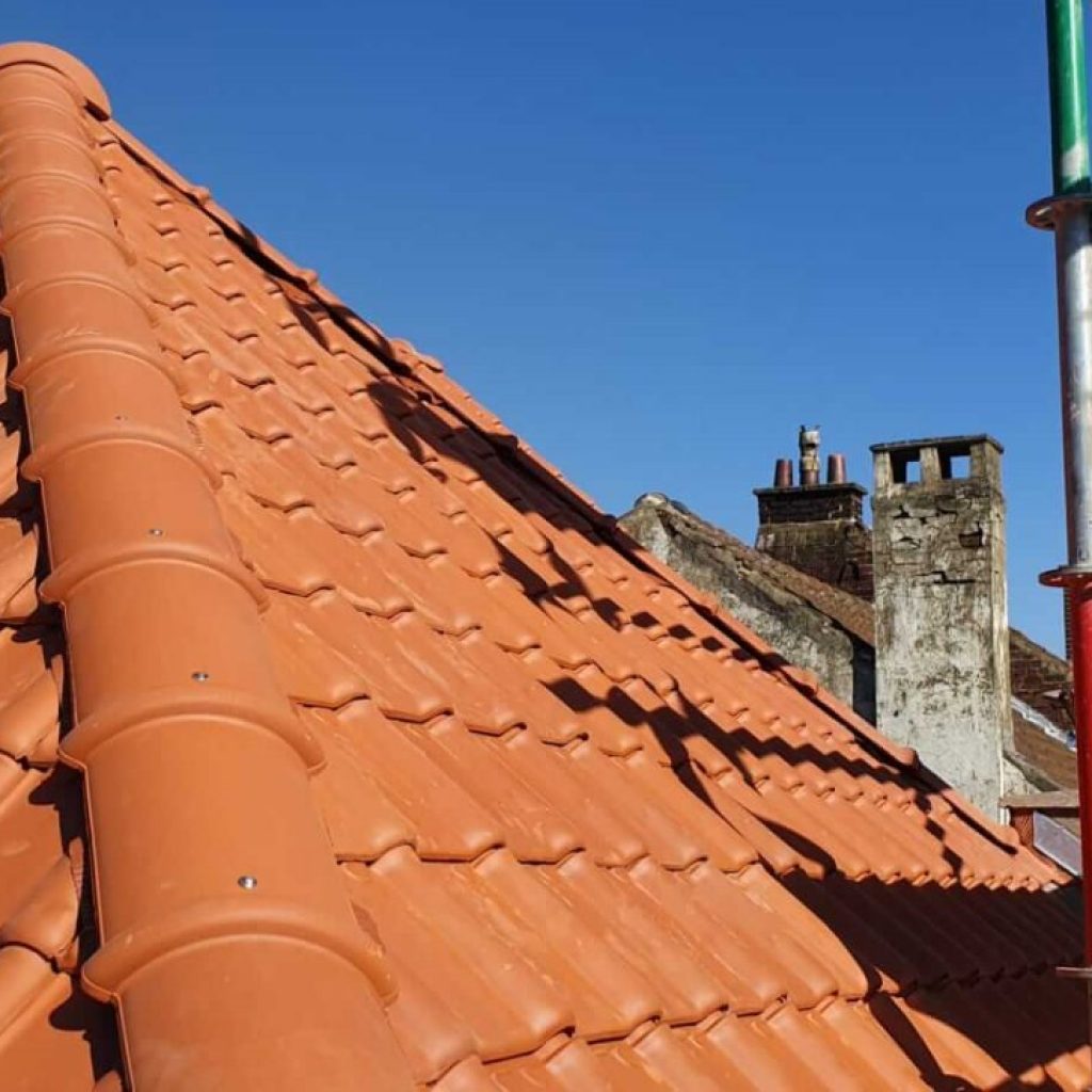 couverture-en-tuiles-en-terre-cuite-chantier-a-1342-limelette3-1536x726
