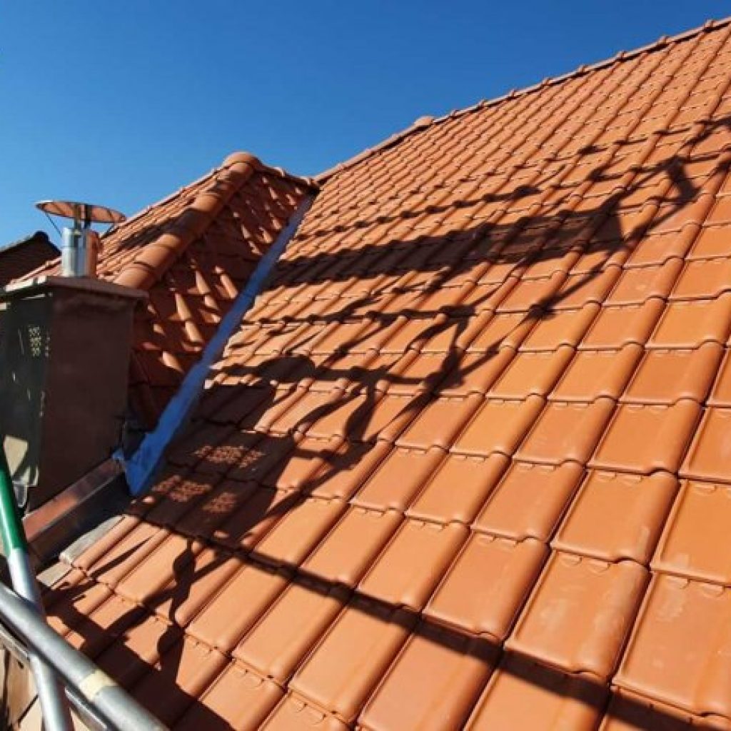 couverture-en-tuiles-en-terre-cuite-chantier-a-1342-limelette6-1024x485