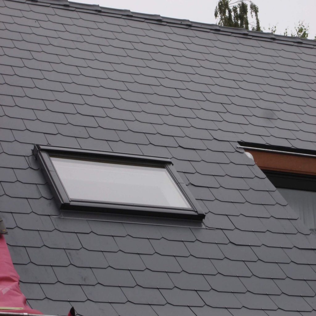 toiture-en-ardoises-artificielles-chantier-a-wemmel-3-scaled-1536x2048