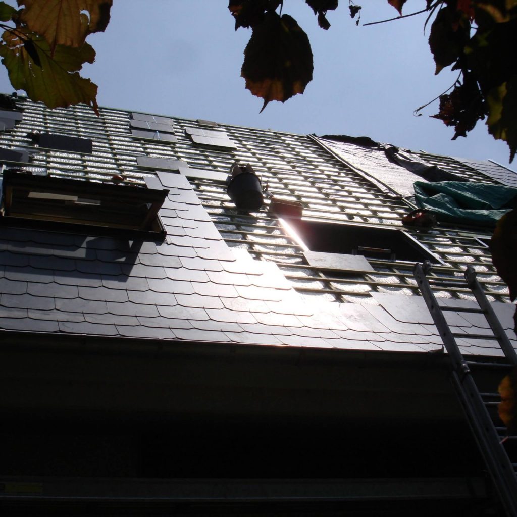 toiture-en-ardoises-artificielles-chantier-a-wemmel-5-scaled-2048x1536