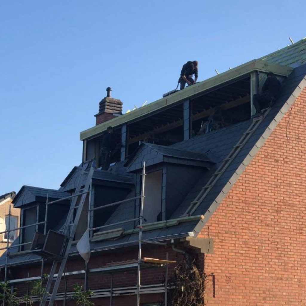 transformation-de-charpente-et-couverture-en-ardoises-artificielles-chantier-a-waterloo-6-scaled-768x576 (1)