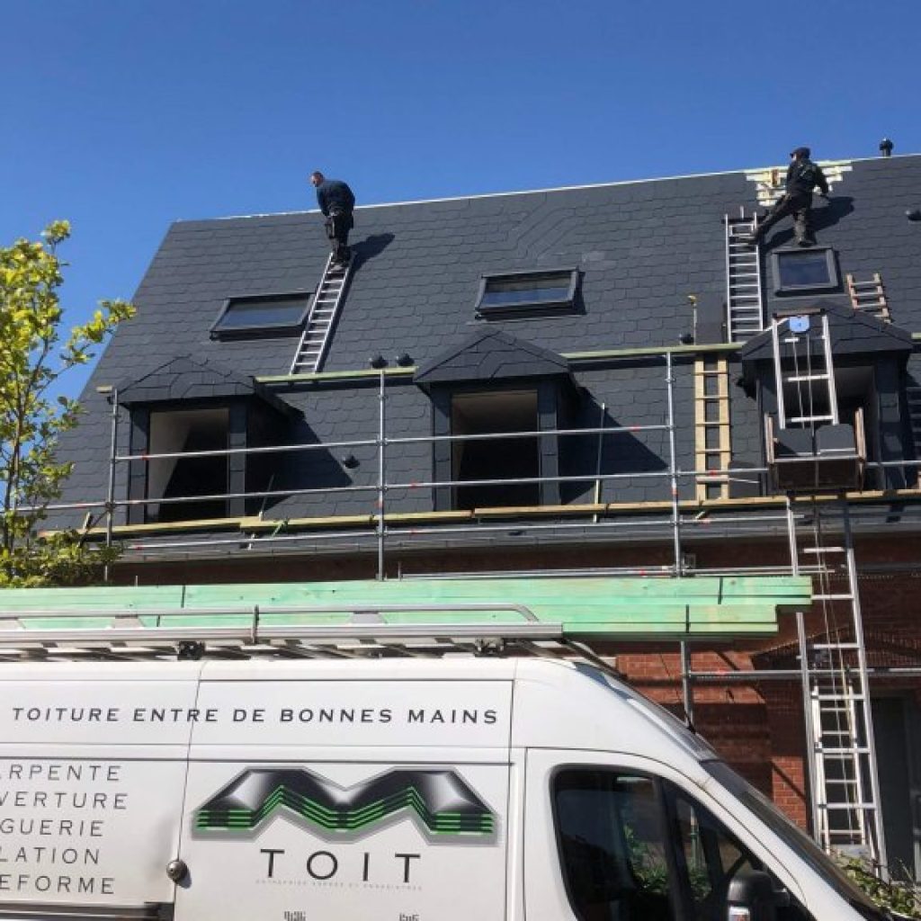 transformation-de-charpente-et-couverture-en-ardoises-artificielles-chantier-a-waterloo-7-scaled-768x576 (1)