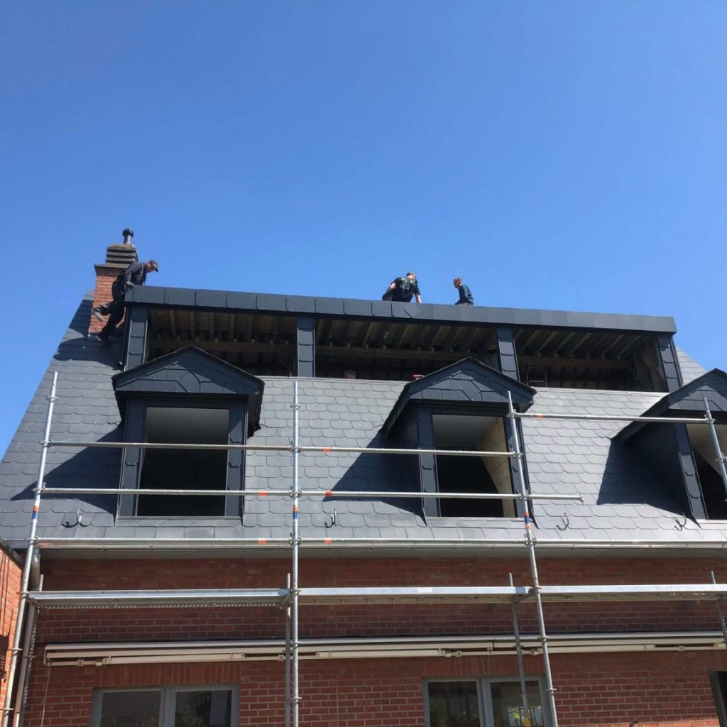 transformation-de-charpente-et-couverture-en-ardoises-artificielles-chantier-a-waterloo-9-scaled-1536x1152 (1)